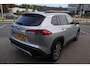 Toyota Corolla Cross 2.0 HYBRID FIRST EDITION NL-AUTO AFN-TREKHAAK BLIND-SPOT ELEK-ACHTERKLEP KEYLESS LM-VELGEN PARK-SENSOREN APPLE/ANDROID STOELVERW DRAADLOOS-LADEN AD-CRUISE BLUETOOOTH DAB+