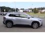 Toyota Corolla Cross 2.0 HYBRID FIRST EDITION NL-AUTO AFN-TREKHAAK BLIND-SPOT ELEK-ACHTERKLEP KEYLESS LM-VELGEN PARK-SENSOREN APPLE/ANDROID STOELVERW DRAADLOOS-LADEN AD-CRUISE BLUETOOOTH DAB+