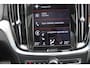 Volvo V60 T6 340pk automaat Recharge AWD R-Design Panoramich schuif kanteldak / Semi elektrisch wegklapbare trekhaak / Adaptieve cruise control