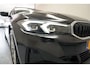 BMW 3-Serie Touring 318i High Executive Sport Aut. [ Leder Apple/Android Navi Stoelverwarming ]