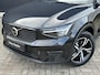 Volvo XC40 2.0 B4 Plus Dark 360 camera / Harman Kardon/ 2 elektrische stoelen / intellisafe / climate line/ leer/ trekhaak / all season banden