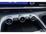 Omoda 9 1.5T-GDi SHS-P Premium 5p | Nog 6 jaar fabrieksgarantie | Tot 145 km volledig elektrisch rijden | Tot 1100 km gecombineerd rijden | 537 pk | Schuif/ kanteldak | Adaptive cruise control | Climate control | Lederen bekleding | Verwarmbare stoelen voor & achter | Apple Carplay/Android Auto