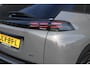 Peugeot e-2008 EV GT Avantage 54 kWh | Fase 3 laden | SOH 98% | Massage | Luxe stoelen | Warmtepomp | Navigatie | NL auto | 17.500km |