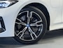 BMW 3-Serie 320e | Navigatie/Android/Apple Carplay | M-Pakket | Sfeerverlichting | LM Velgen | Cruise Control | Airco |