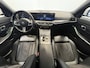 BMW 3-Serie 320e | Navigatie/Android/Apple Carplay | M-Pakket | Sfeerverlichting | LM Velgen | Cruise Control | Airco |