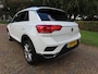 Volkswagen T-Roc 1.0 TSI Style Ecc Cruisecontrol Led A.E.B Navigatie Stoelverwarming Achteruitrijcamera Carplay Pdc Lm Velgen ***Goed Onderhouden***