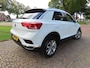 Volkswagen T-Roc 1.0 TSI Style Ecc Cruisecontrol Led A.E.B Navigatie Stoelverwarming Achteruitrijcamera Carplay Pdc Lm Velgen ***Goed Onderhouden***