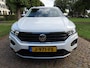 Volkswagen T-Roc 1.0 TSI Style Ecc Cruisecontrol Led A.E.B Navigatie Stoelverwarming Achteruitrijcamera Carplay Pdc Lm Velgen ***Goed Onderhouden***