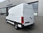 Mercedes-Benz eSprinter 320 L2 H2 Pro 81kWh / Snel laden 115Kw / Trekhaak / Parkeersensoren / MBUX / Navigatie / Camera / Cruise control / Airco / 270 Graden achterdeuren