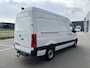Mercedes-Benz eSprinter 320 L2 H2 Pro 81kWh / Snel laden 115Kw / Trekhaak / Parkeersensoren / MBUX / Navigatie / Camera / Cruise control / Airco / 270 Graden achterdeuren