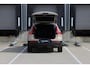 Volvo XC40 B4 Plus Dark | Panoramadak | Trekhaak | Verwarmbare voorstoelen en stuurwiel | Premium audio by Harman Kardon | Adaptieve cruise control