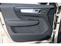 Volvo XC40 B4 Plus Dark | Panoramadak | Trekhaak | Verwarmbare voorstoelen en stuurwiel | Premium audio by Harman Kardon | Adaptieve cruise control
