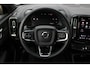 Volvo XC40 B4 Plus Dark | Panoramadak | Trekhaak | Verwarmbare voorstoelen en stuurwiel | Premium audio by Harman Kardon | Adaptieve cruise control