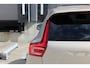 Volvo XC40 B4 Plus Dark | Panoramadak | Trekhaak | Verwarmbare voorstoelen en stuurwiel | Premium audio by Harman Kardon | Adaptieve cruise control