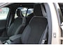 Volvo XC40 B4 Plus Dark | Panoramadak | Trekhaak | Verwarmbare voorstoelen en stuurwiel | Premium audio by Harman Kardon | Adaptieve cruise control