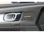Volvo XC40 B4 Plus Dark | Panoramadak | Trekhaak | Verwarmbare voorstoelen en stuurwiel | Premium audio by Harman Kardon | Adaptieve cruise control