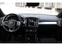 Volvo XC40 B4 Plus Dark | Panoramadak | Trekhaak | Verwarmbare voorstoelen en stuurwiel | Premium audio by Harman Kardon | Adaptieve cruise control