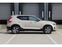 Volvo XC40 B4 Plus Dark | Panoramadak | Trekhaak | Verwarmbare voorstoelen en stuurwiel | Premium audio by Harman Kardon | Adaptieve cruise control