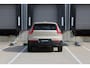 Volvo XC40 B4 Plus Dark | Panoramadak | Trekhaak | Verwarmbare voorstoelen en stuurwiel | Premium audio by Harman Kardon | Adaptieve cruise control