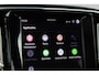 Volvo XC40 B4 Plus Dark | Panoramadak | Trekhaak | Verwarmbare voorstoelen en stuurwiel | Premium audio by Harman Kardon | Adaptieve cruise control
