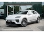 Porsche Macan 4 100 kWh l Luchtvering l InnoDrive l Panoramadak l Elektrische trekhaak l  Bose l