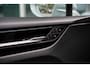 Porsche Macan 4 100 kWh l Luchtvering l InnoDrive l Panoramadak l Elektrische trekhaak l  Bose l