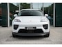 Porsche Macan 4 100 kWh l Luchtvering l InnoDrive l Panoramadak l Elektrische trekhaak l  Bose l
