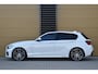 BMW 1-Serie 118i Edition M Sport Shadow High Exe * Schuifdak * 19'' Performance Wielen * Lichtpakket * Privacy glas *