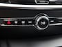 Volvo V60 2.0 B4 Plus Dark | Stoelverwarming | 19 Inch wielen | trekhaak |