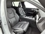 Volvo V60 2.0 B4 Plus Dark | Stoelverwarming | 19 Inch wielen | trekhaak |