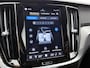 Volvo V60 2.0 B4 Plus Dark | Stoelverwarming | 19 Inch wielen | trekhaak |