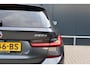 BMW 3-Serie Touring 320e M-Sport Business Edition Plus | 96% soh! | 50 Jahre | Trekhaak | Stoelverwarming | Camera | Leer | DAB+
