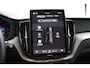 Volvo XC60 T6 Plus Black Edition AWD | Trekhaak | Panoramadak | Sporstoelen | Snel Leverbaar |