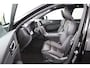 Volvo XC60 T6 Plus Black Edition AWD | Trekhaak | Panoramadak | Sporstoelen | Snel Leverbaar |