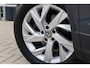 Volkswagen Tiguan 1.5 TSI Elegance 150pk Automaat | Panoramadak | Head-Up | IQ Light | Stoelverwarming V+A | Active Info Display | 18 Inch