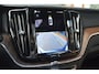 Volvo XC60 T6 Hybride AWD Plus Bright | 360° Camera | Ventilatiestoelen | Panoramadak | BLIS | Stuur en Stoel Verwarmd |
