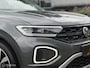 Volkswagen T-Roc 1.5 TSI DSG PANO IQ LANE KEYLESS R-LINE