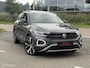 Volkswagen T-Roc 1.5 TSI DSG PANO IQ LANE KEYLESS R-LINE