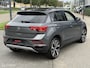 Volkswagen T-Roc 1.5 TSI DSG PANO IQ LANE KEYLESS R-LINE