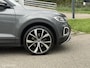 Volkswagen T-Roc 1.5 TSI DSG PANO IQ LANE KEYLESS R-LINE