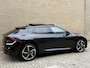Kia EV6 GT AWD 77.4 kWh | SOH 97% | Panoramadak | 360 camera | Head up | Sportstoelen | Meridian audio | Stoel&stuurverwarming | 20 inch velgen | Sfeerverlichting | Adaptieve cruise | Full-LED | DAB | Apple CarPlay | Dodehoekdetectie | Elektrische achterklep | Volledig onderhouden | Fabrieksgarantie