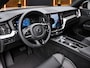 Volvo XC60 2.0 T6 R-Design AWD 398PK Long Range | Pano | Orrefors | 360 | Harmon Kardon | Keyless | ACC | Stoelverwarming voor+achter | Memory | Leder | Carplay | Trekhaak | Stuurwielverwarming | Digital Dash | Full Black | 21'' | Ambient | Led