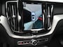 Volvo XC60 2.0 T6 R-Design AWD 398PK Long Range | Pano | Orrefors | 360 | Harmon Kardon | Keyless | ACC | Stoelverwarming voor+achter | Memory | Leder | Carplay | Trekhaak | Stuurwielverwarming | Digital Dash | Full Black | 21'' | Ambient | Led
