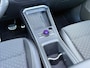 Volkswagen T-Roc 1.5 eTsi 2x R-Line First Edition Black Style Head up Display / Trekhaak / Panoramadak