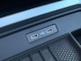 Volkswagen T-Roc 1.5 eTsi 2x R-Line First Edition Black Style Head up Display / Trekhaak / Panoramadak