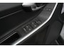 Volvo XC60 2.4D Momentum Dakspoiler Multifunctioneel stuurwiel Emergency braking Parkeersensoren achter
