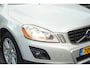 Volvo XC60 2.4D Momentum Dakspoiler Multifunctioneel stuurwiel Emergency braking Parkeersensoren achter