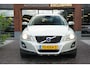 Volvo XC60 2.4D Momentum Dakspoiler Multifunctioneel stuurwiel Emergency braking Parkeersensoren achter