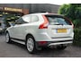 Volvo XC60 2.4D Momentum Dakspoiler Multifunctioneel stuurwiel Emergency braking Parkeersensoren achter