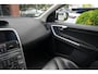 Volvo XC60 2.4D Momentum Dakspoiler Multifunctioneel stuurwiel Emergency braking Parkeersensoren achter